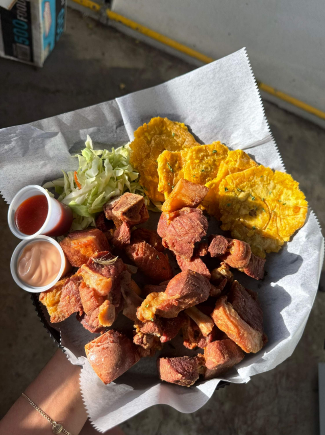 Carne frita con tostones de El 9 Inning
