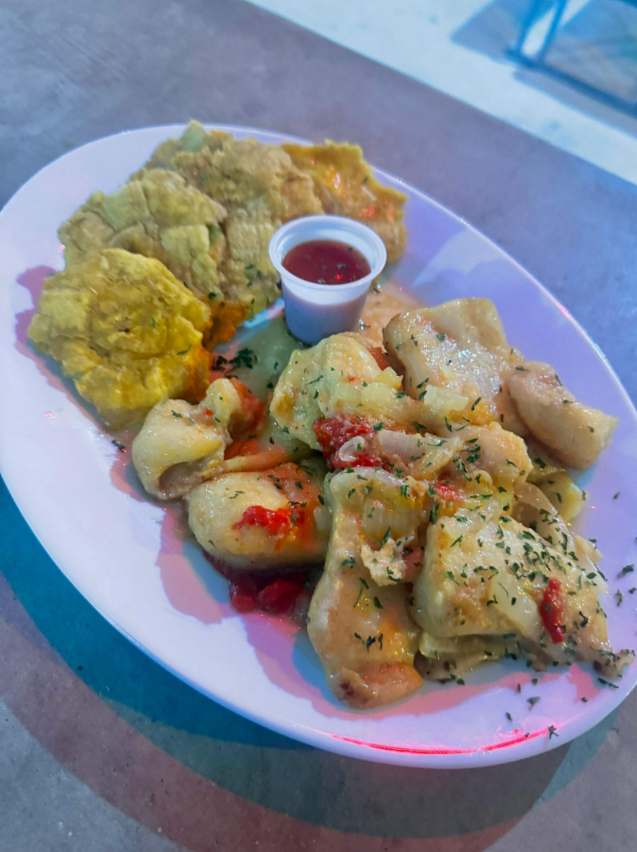Mariscos con tostones